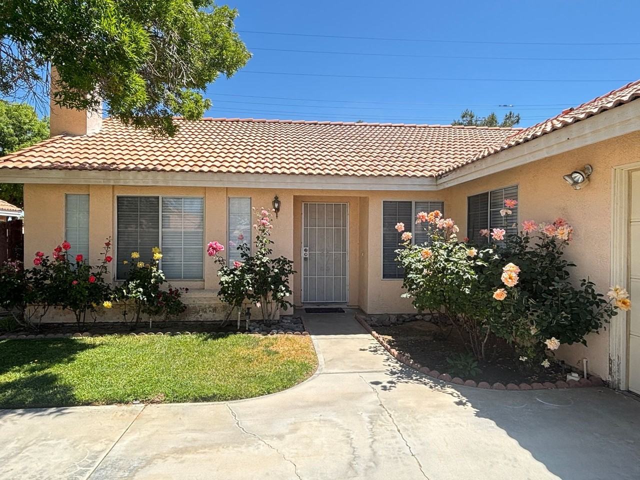 1734 Lightcap St - Photo 2 of 37