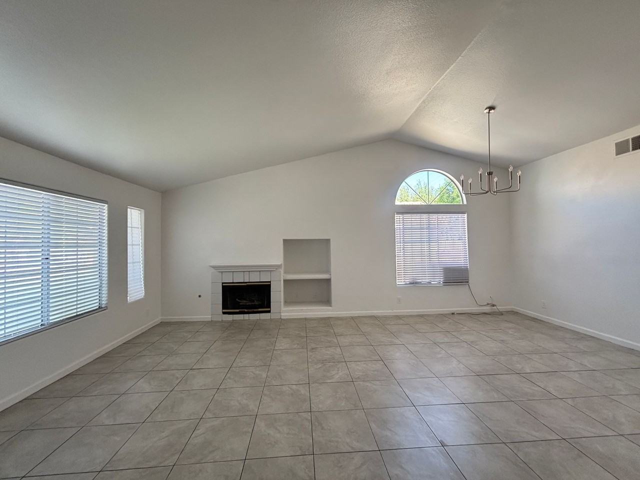 1734 Lightcap St - Photo 4 of 37