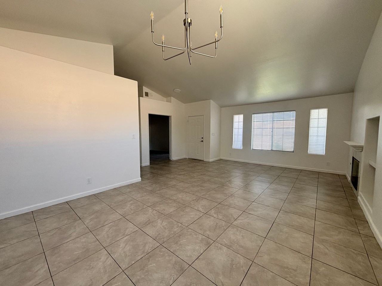 1734 Lightcap St - Photo 5 of 37