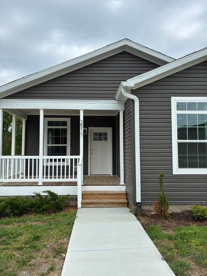 2517 S Banta Ave - Photo 3 of 28