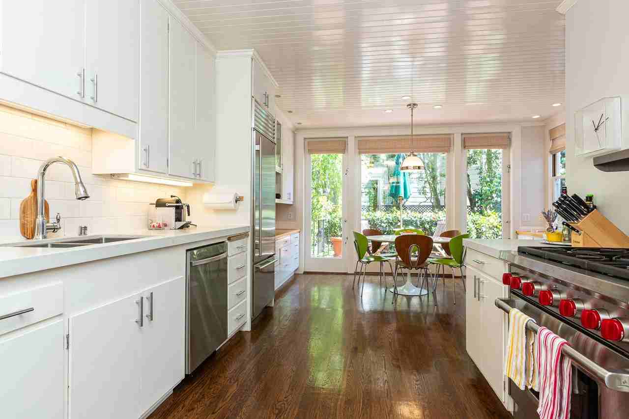 302 Laurel St - Photo 6 of 46