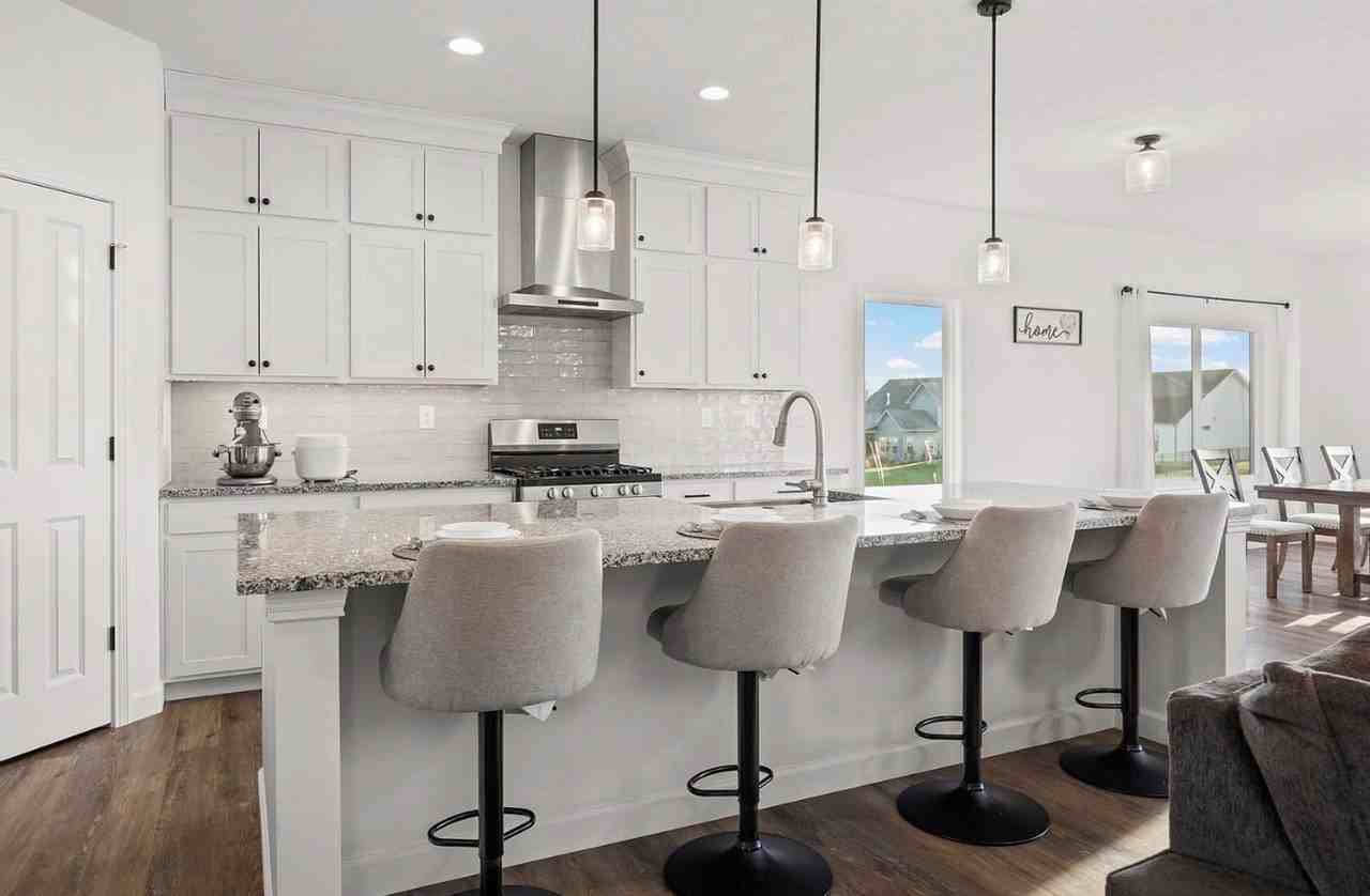 5335 Daffodil Dr - Photo 3 of 35