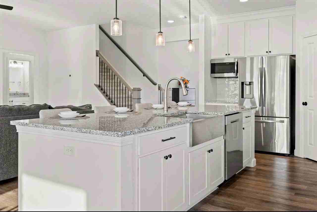 5335 Daffodil Dr - Photo 4 of 35