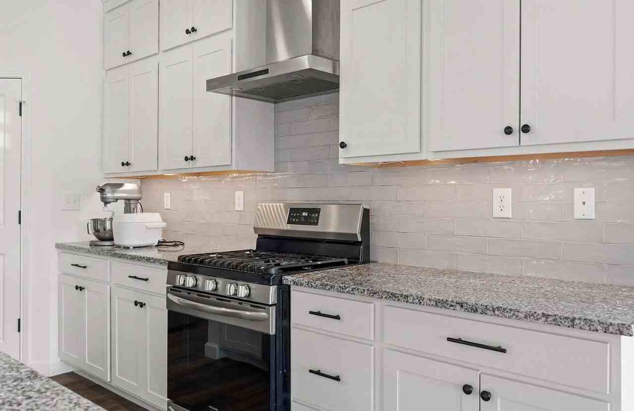5335 Daffodil Dr - Photo 6 of 35