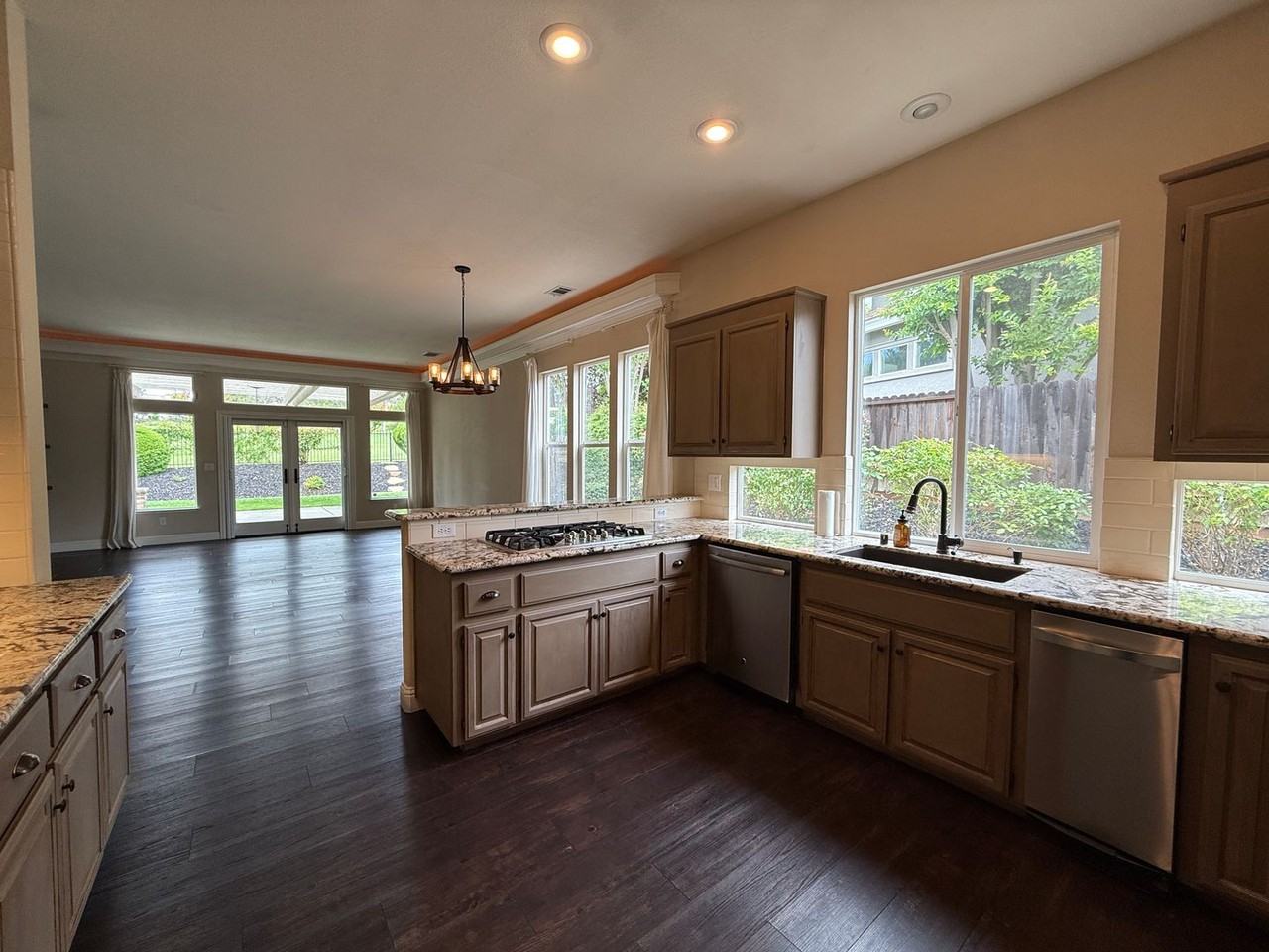 2833 Prestwick Ct - Photo 4 of 26