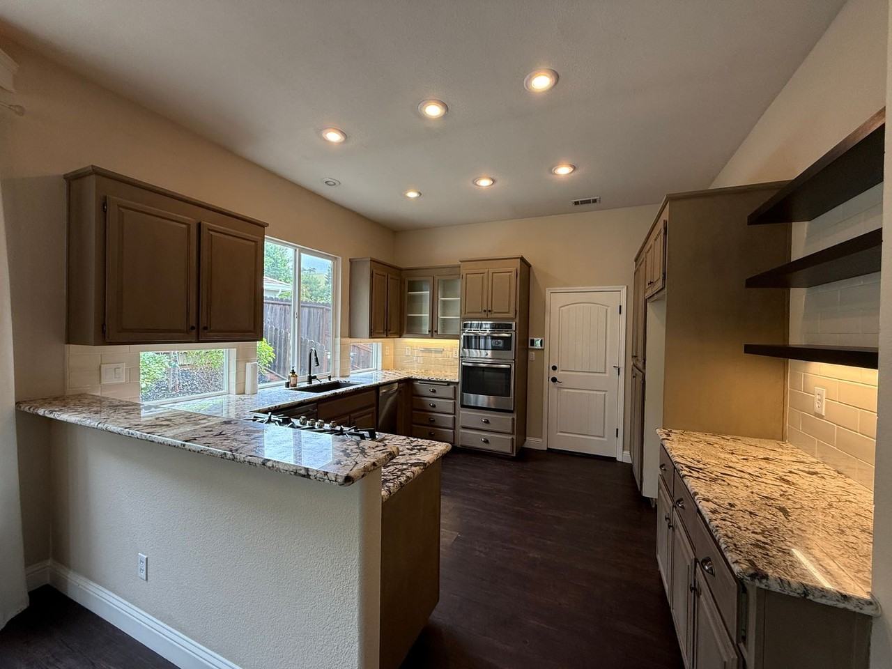2833 Prestwick Ct - Photo 5 of 26