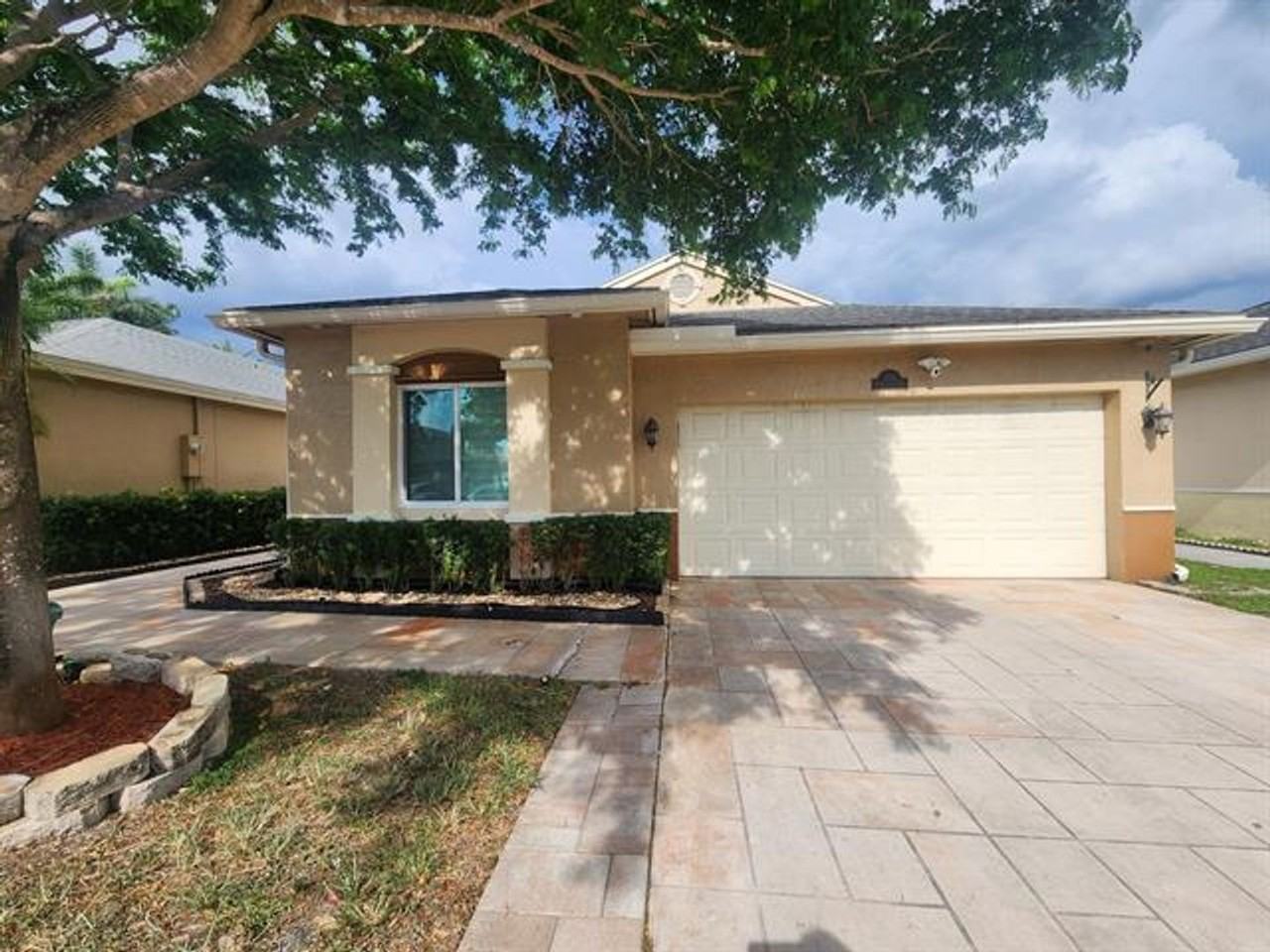 250 250 E Riverbend Drive Dr - Photo 2 of 22