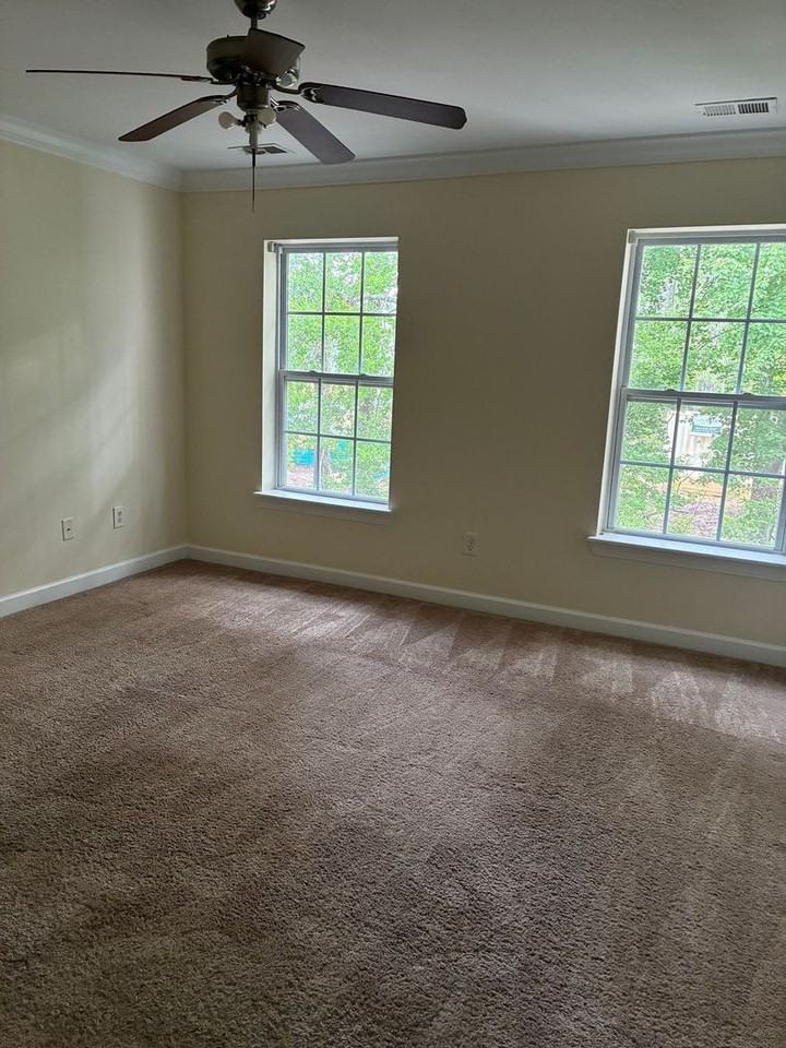 1026 Fairway Ln - Photo 2 of 16