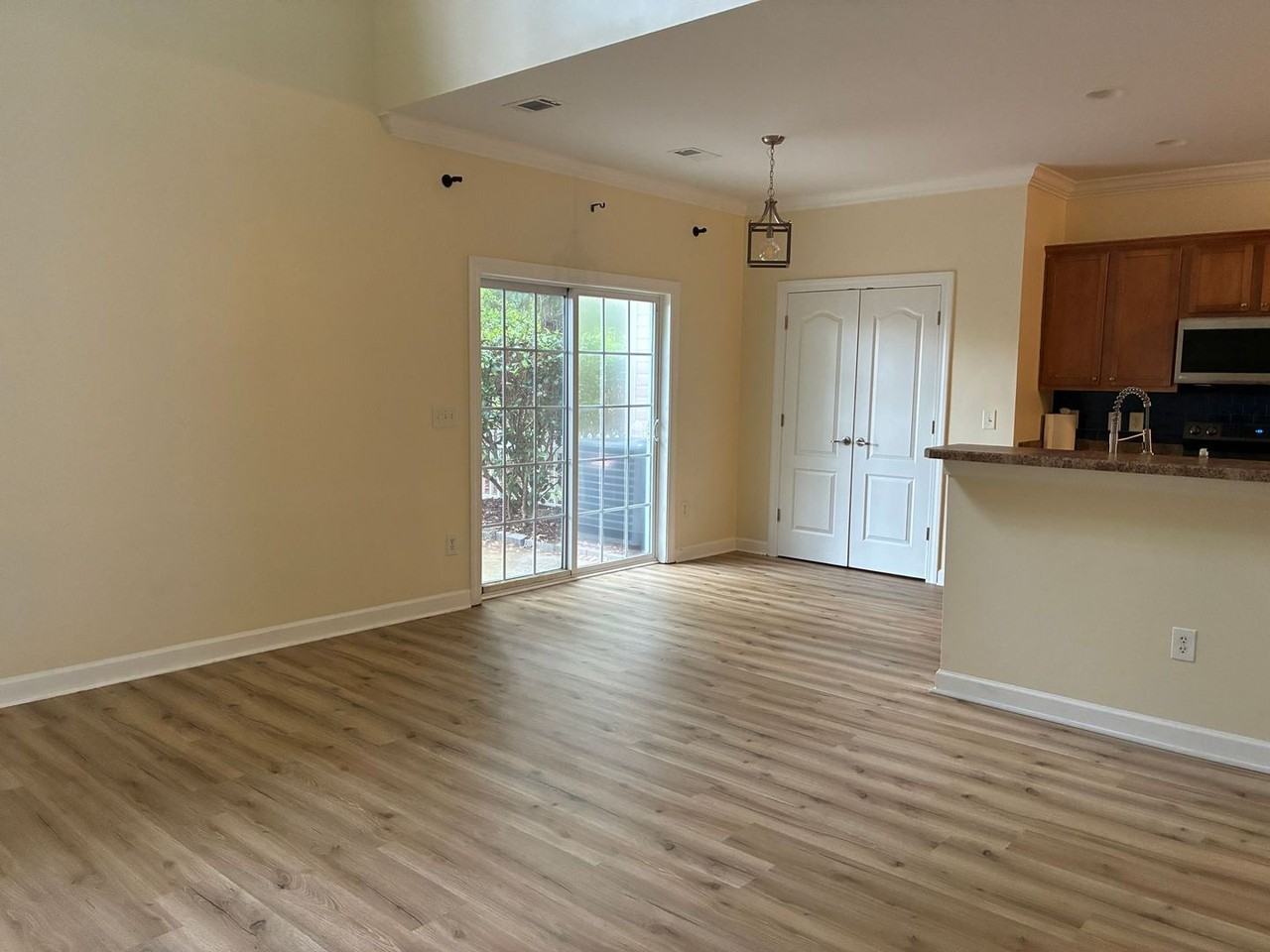 1026 Fairway Ln - Photo 5 of 16