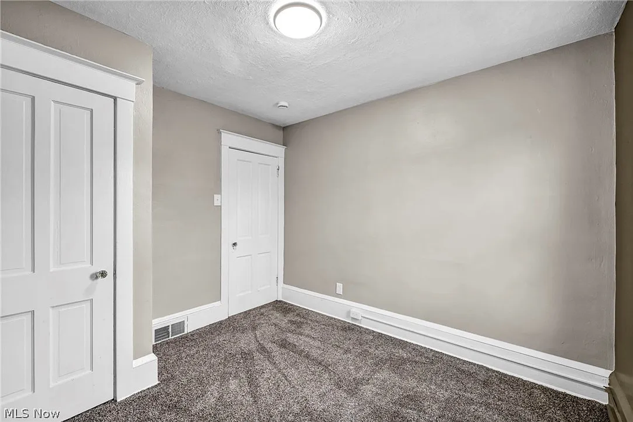 5614 Drake Ave - Photo 4 of 25