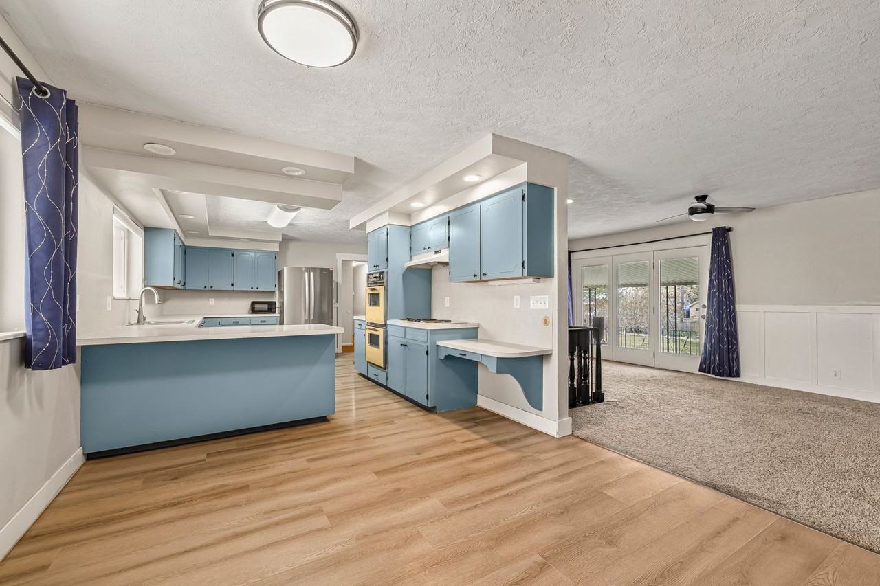 275 Park St - Photo 2 of 20