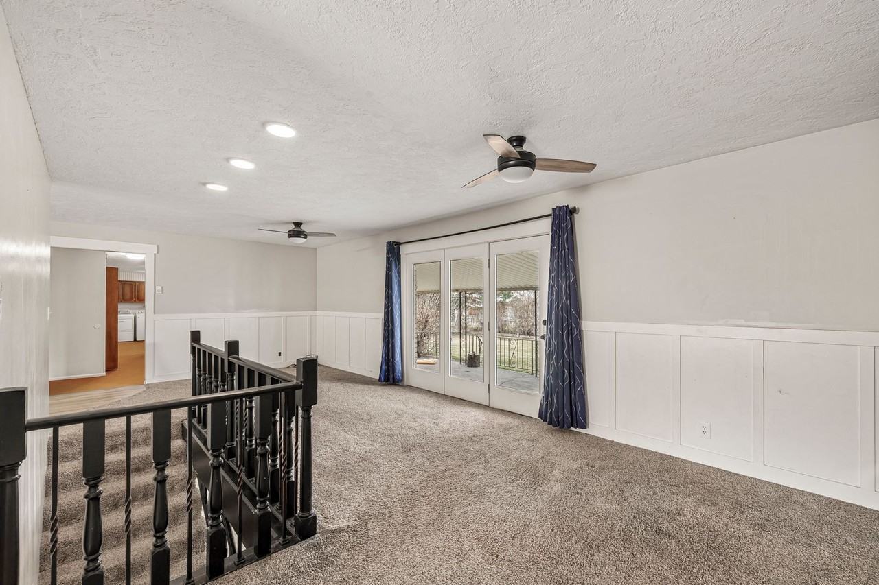 275 Park St - Photo 4 of 20
