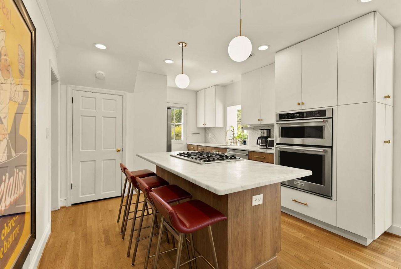 7208 Delfield St - Photo 7 of 50