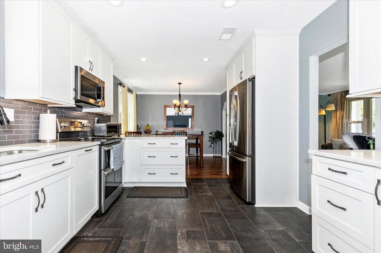 3004 Peebles Ct - Photo 6 of 10