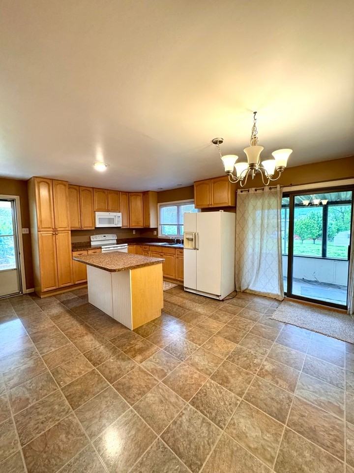 8861 Pats Ln - Photo 5 of 15