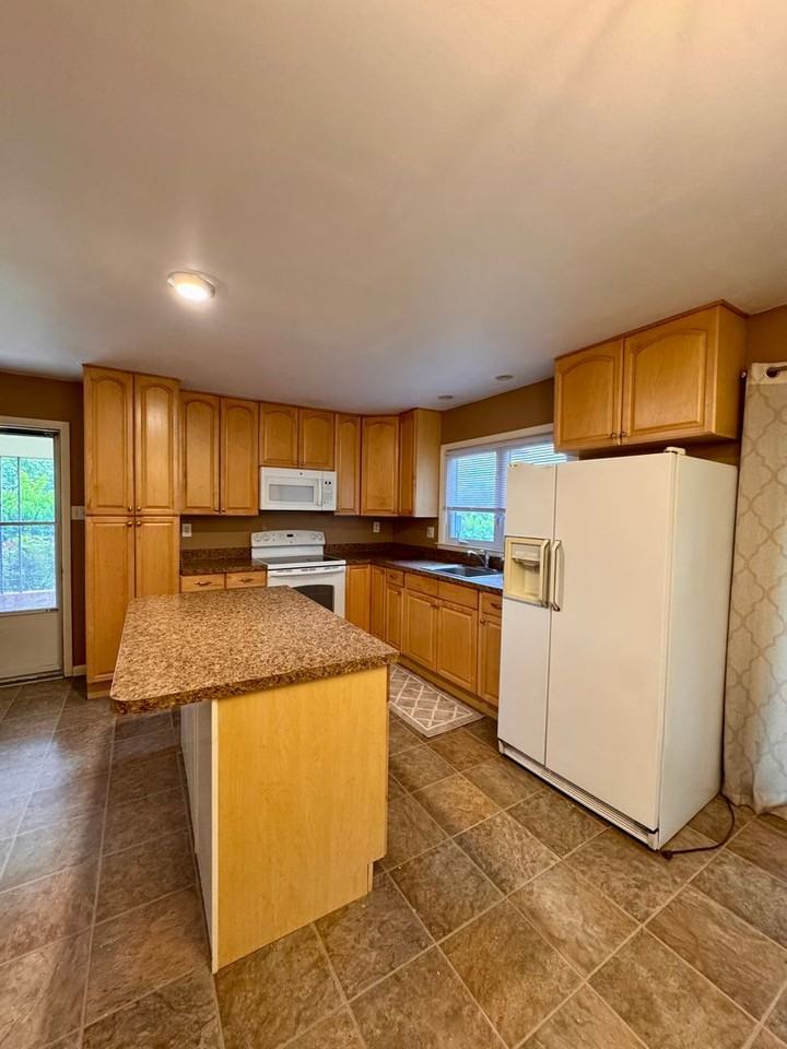 8861 Pats Ln - Photo 6 of 15