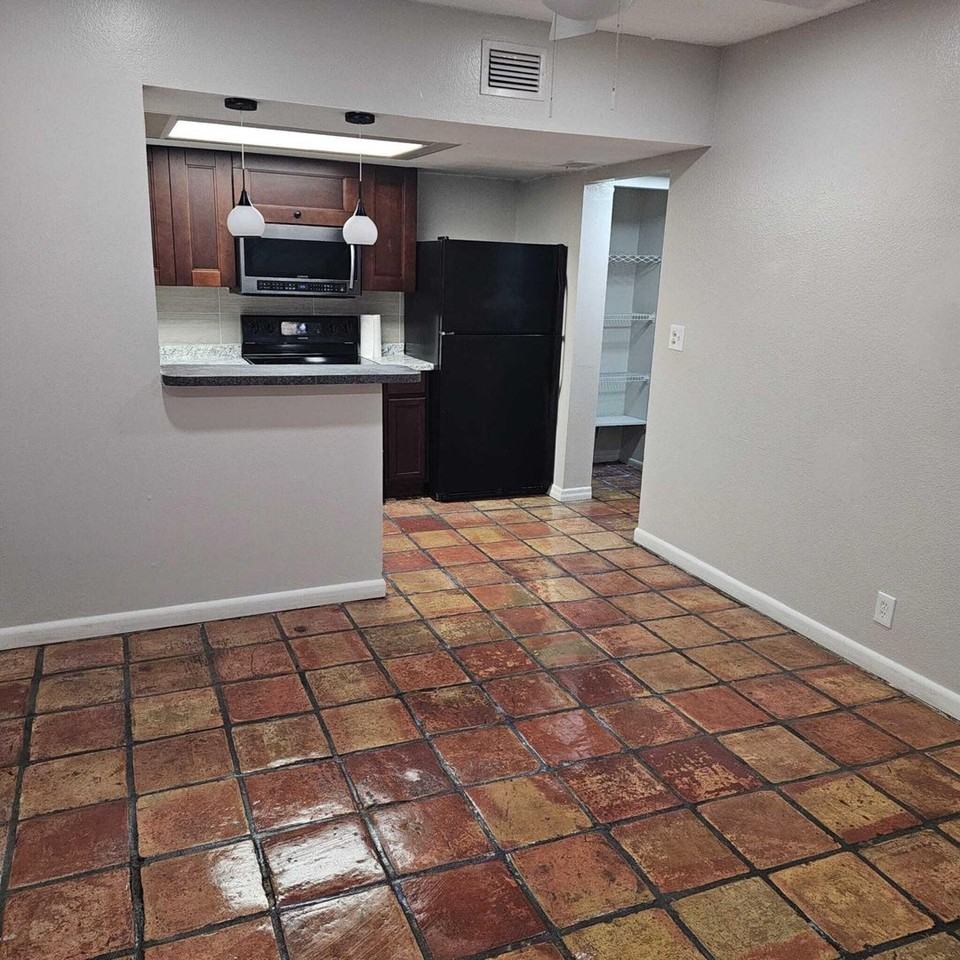 1358 Silverado - Photo 5 of 31