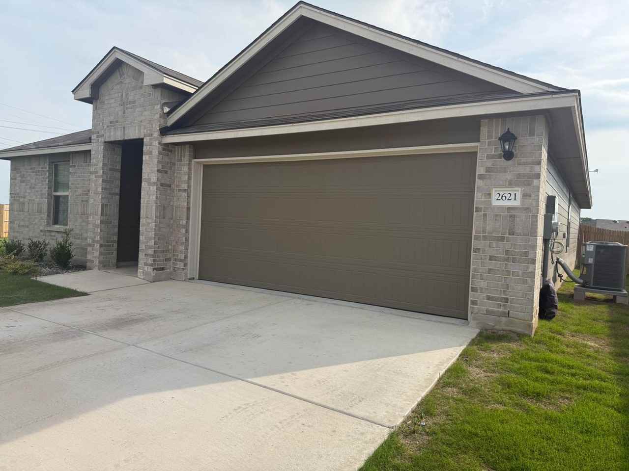 2621 Torbensen Ct - Photo 2 of 23