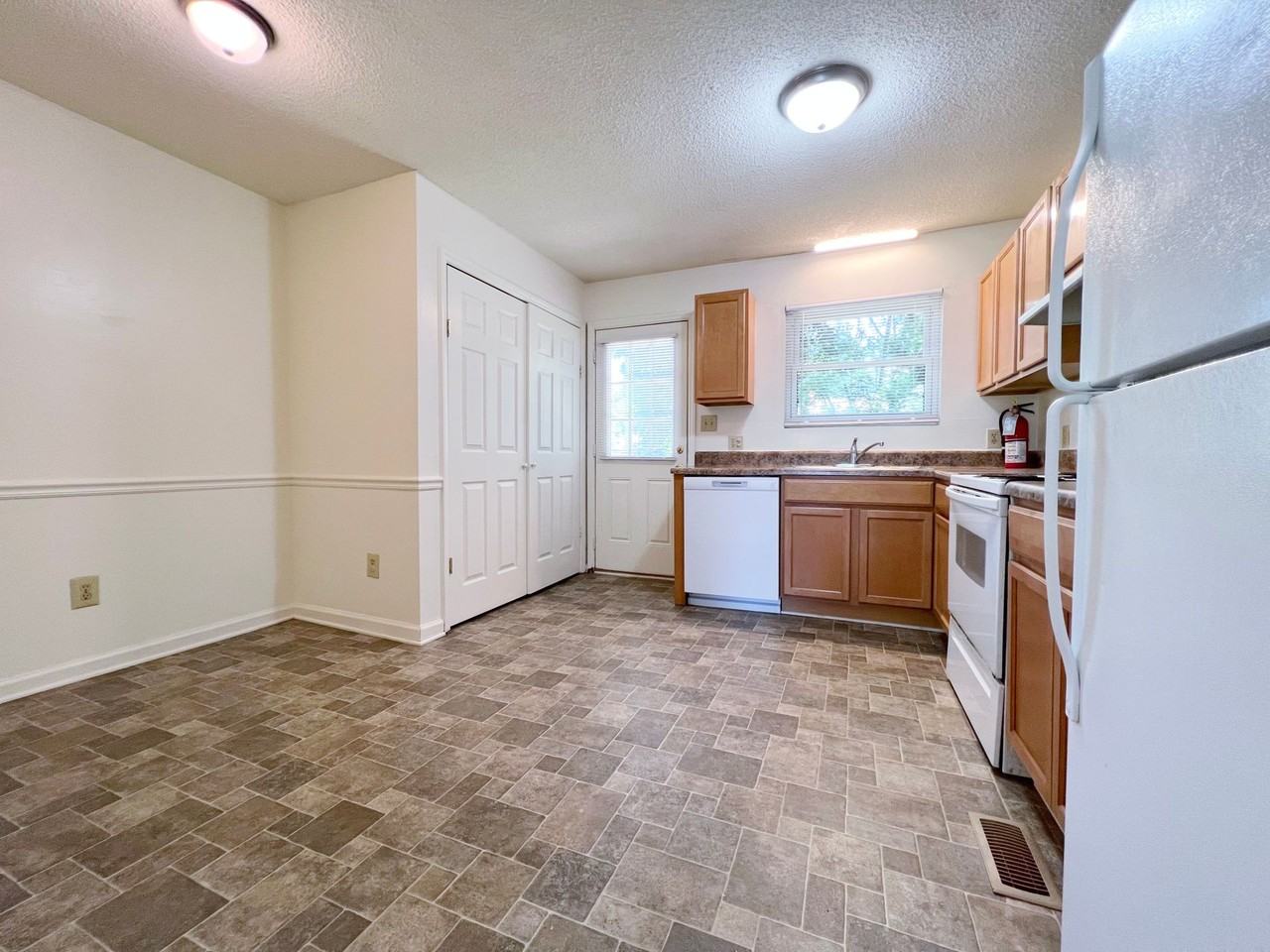 1004 Hill St Apt A - Photo 7 of 42