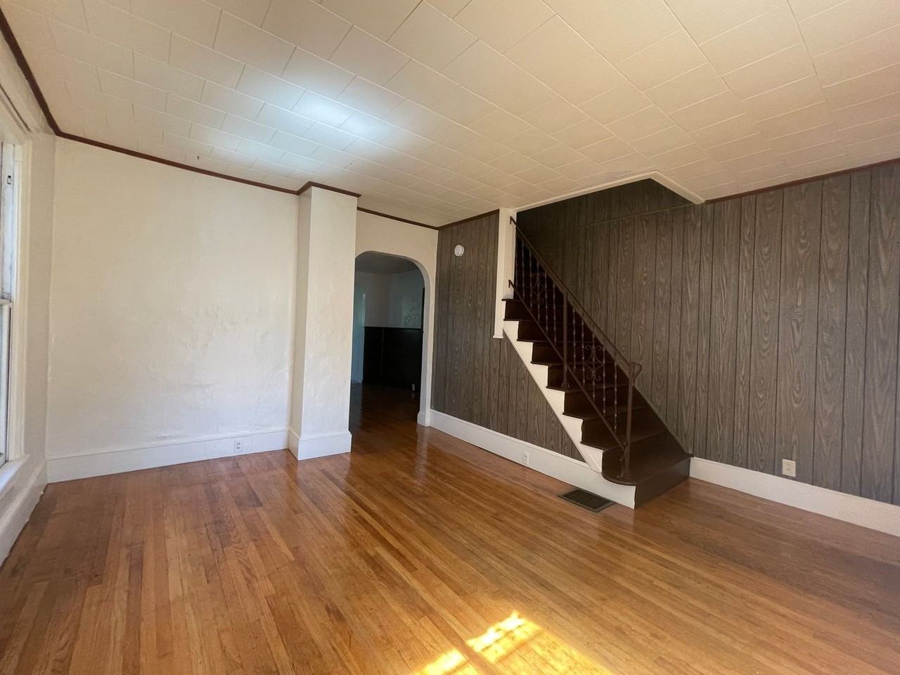 418 E Main St - Photo 3 of 24