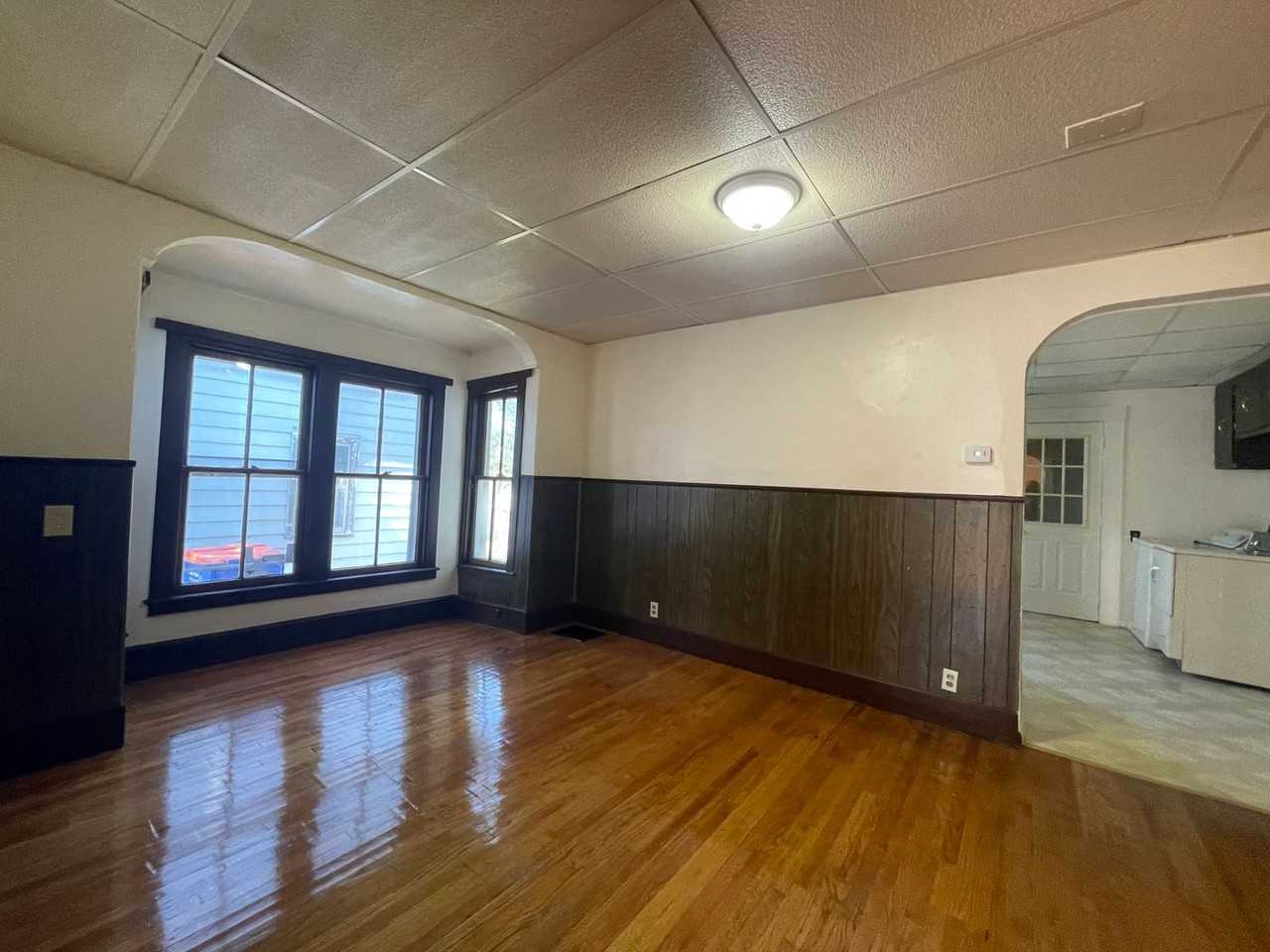 418 E Main St - Photo 4 of 24