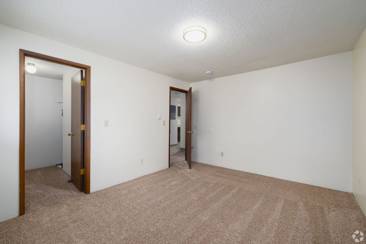 Boulder Park Apartments - Photo 4 of 28