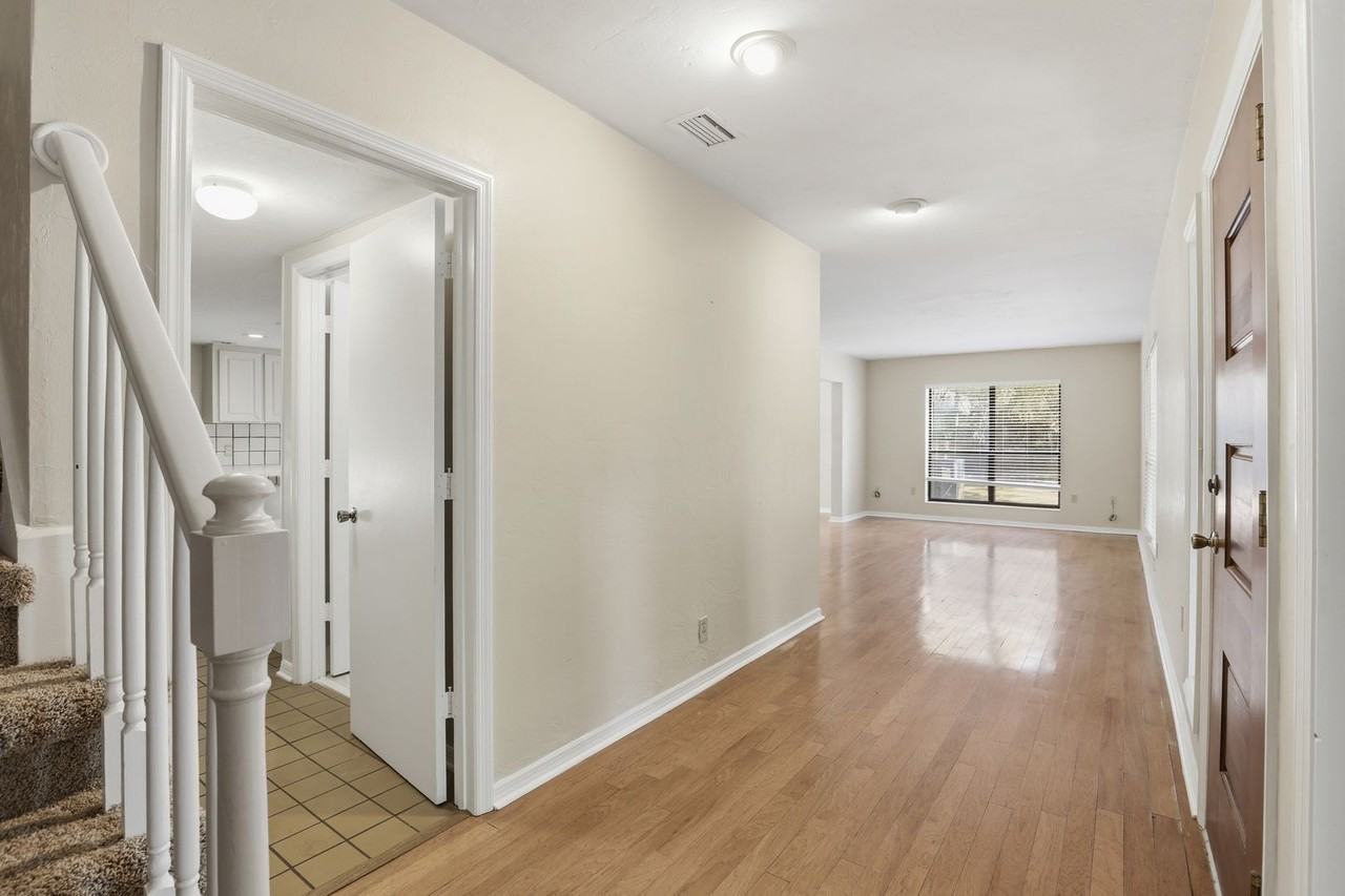 2630 Nw 27th Ter - Photo 4 of 50