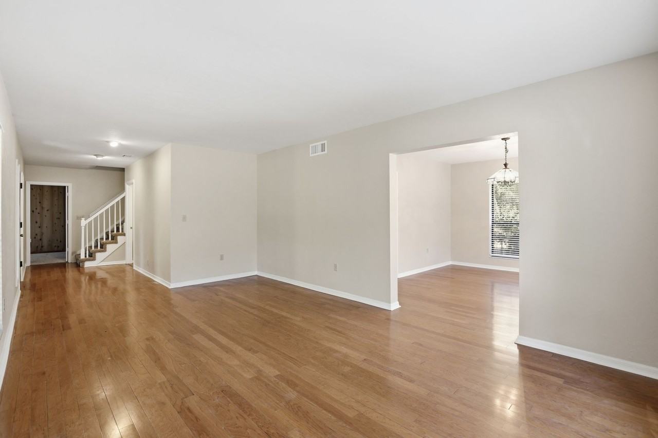 2630 Nw 27th Ter - Photo 6 of 50