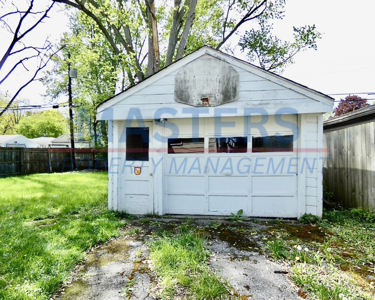 3907 Donegal Dr - Photo 4 of 29