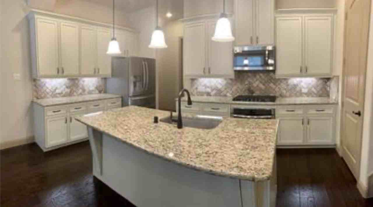 2221 Zenith Ave - Photo 2 of 21