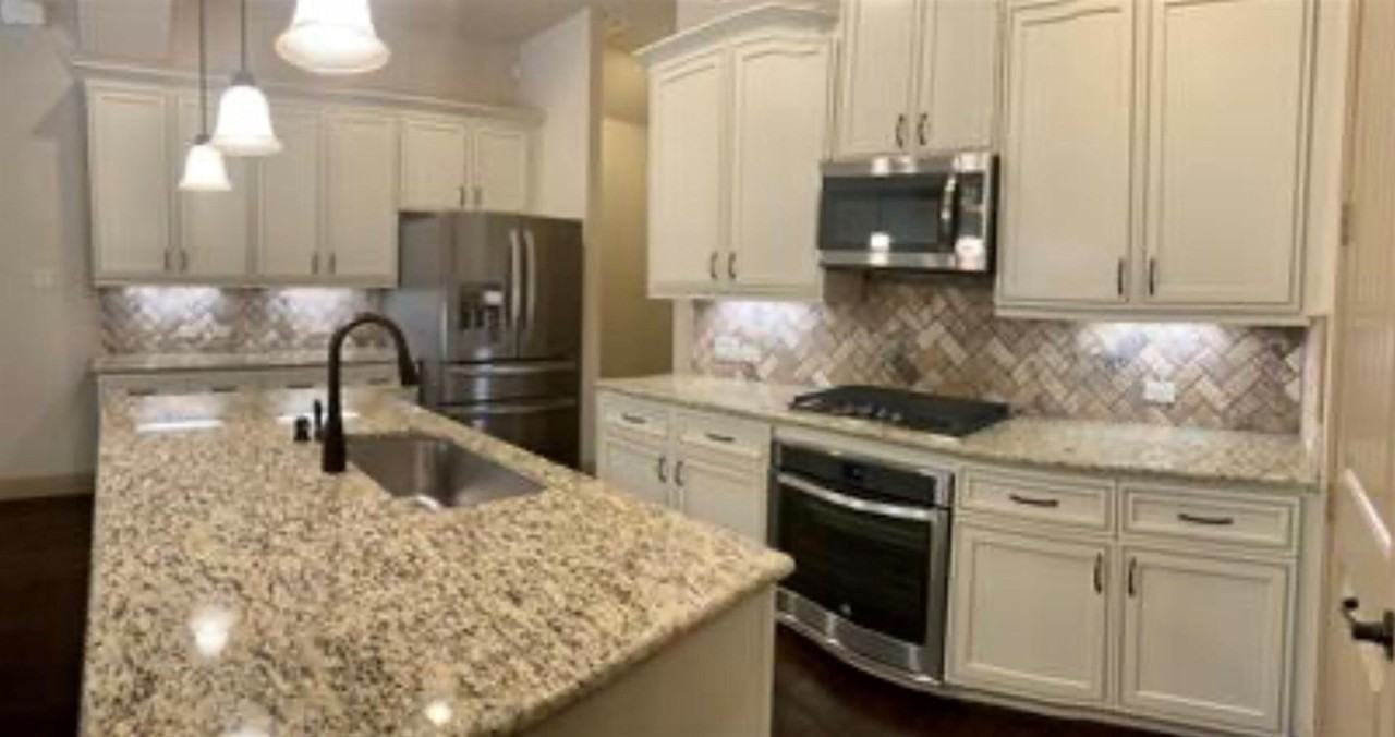 2221 Zenith Ave - Photo 4 of 21