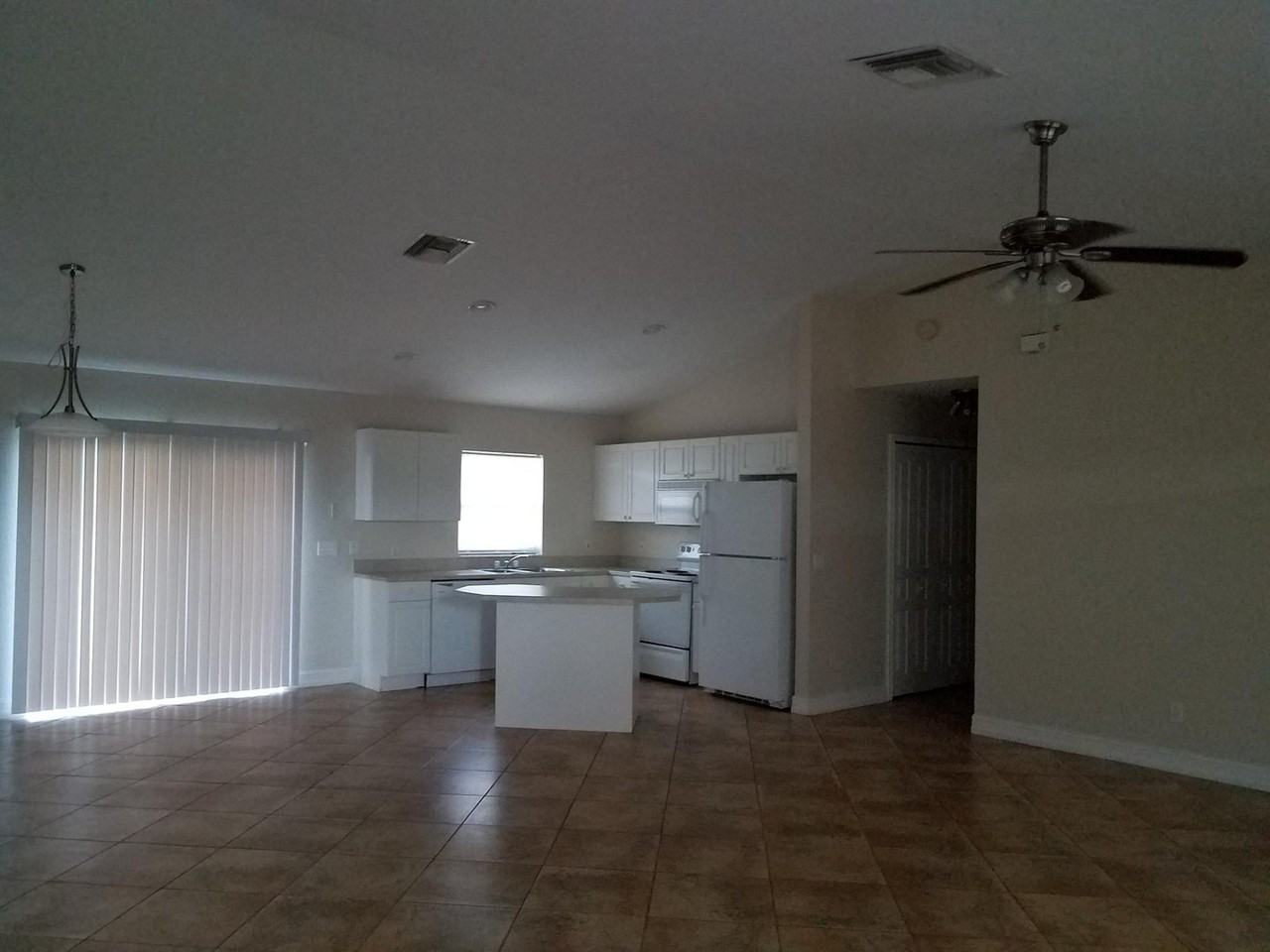 213 Blackstone Dr - Photo 4 of 7