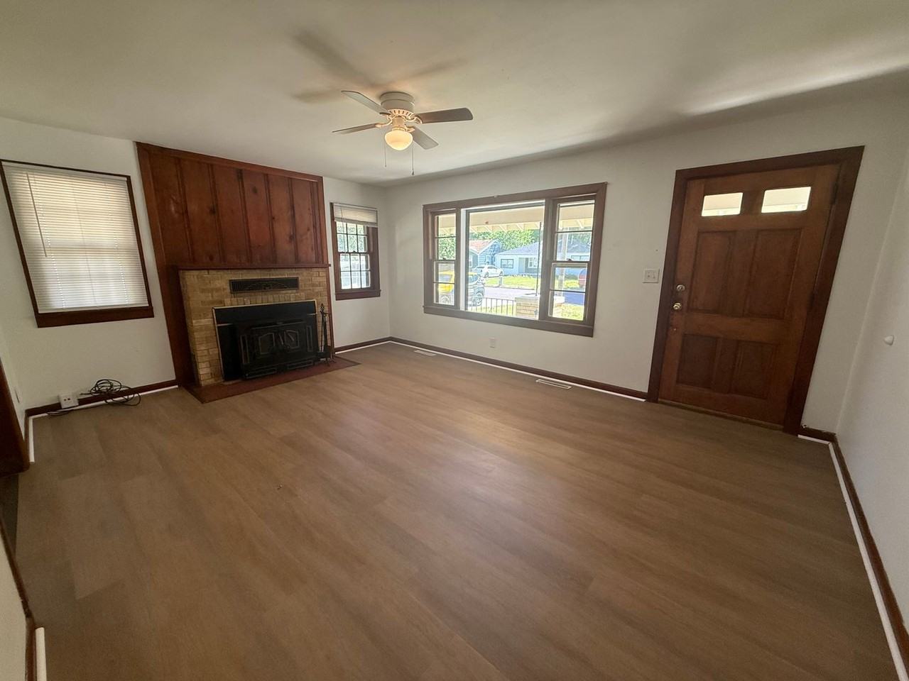 747 S Warren Ave - Photo 2 of 11