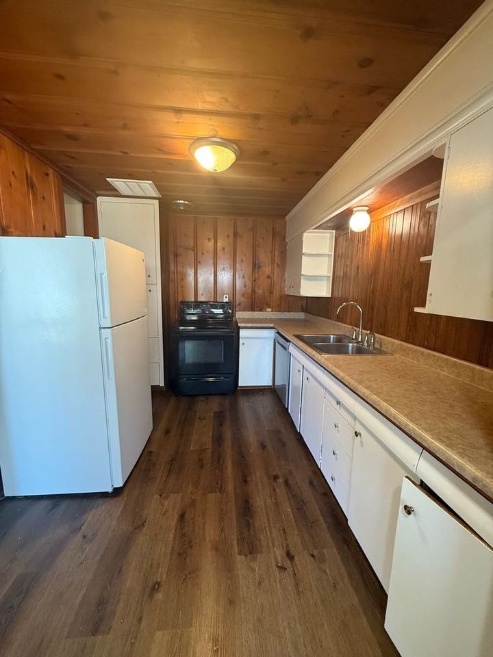 747 S Warren Ave - Photo 4 of 11