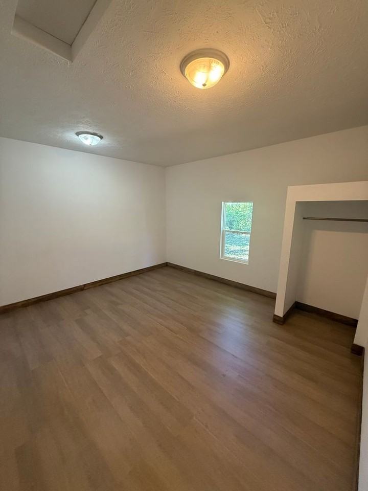 747 S Warren Ave - Photo 5 of 11