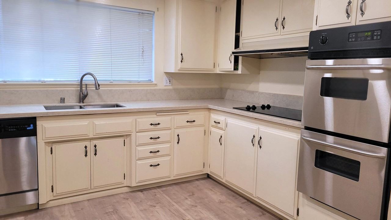 12431 Mantilla Rd - Photo 5 of 26