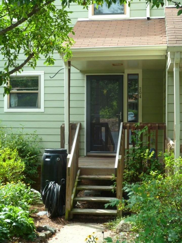 204 Cedarwood Ln - Photo 2 of 29