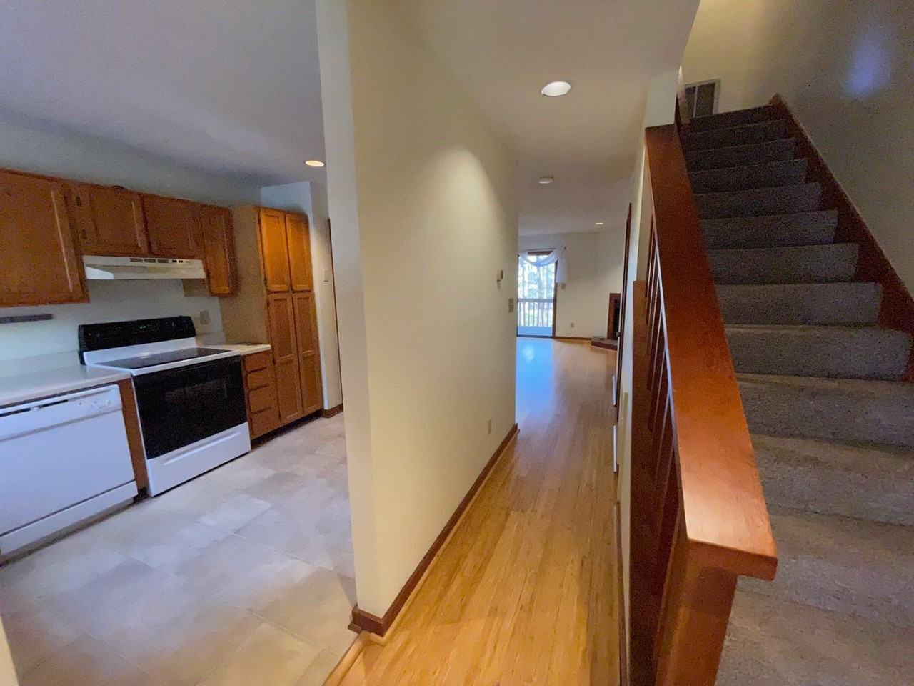 204 Cedarwood Ln - Photo 3 of 29