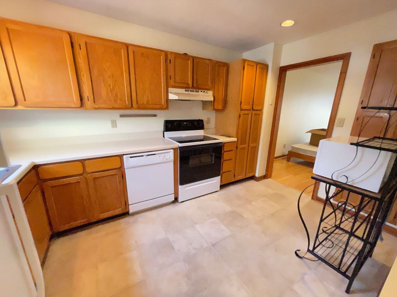 204 Cedarwood Ln - Photo 4 of 29