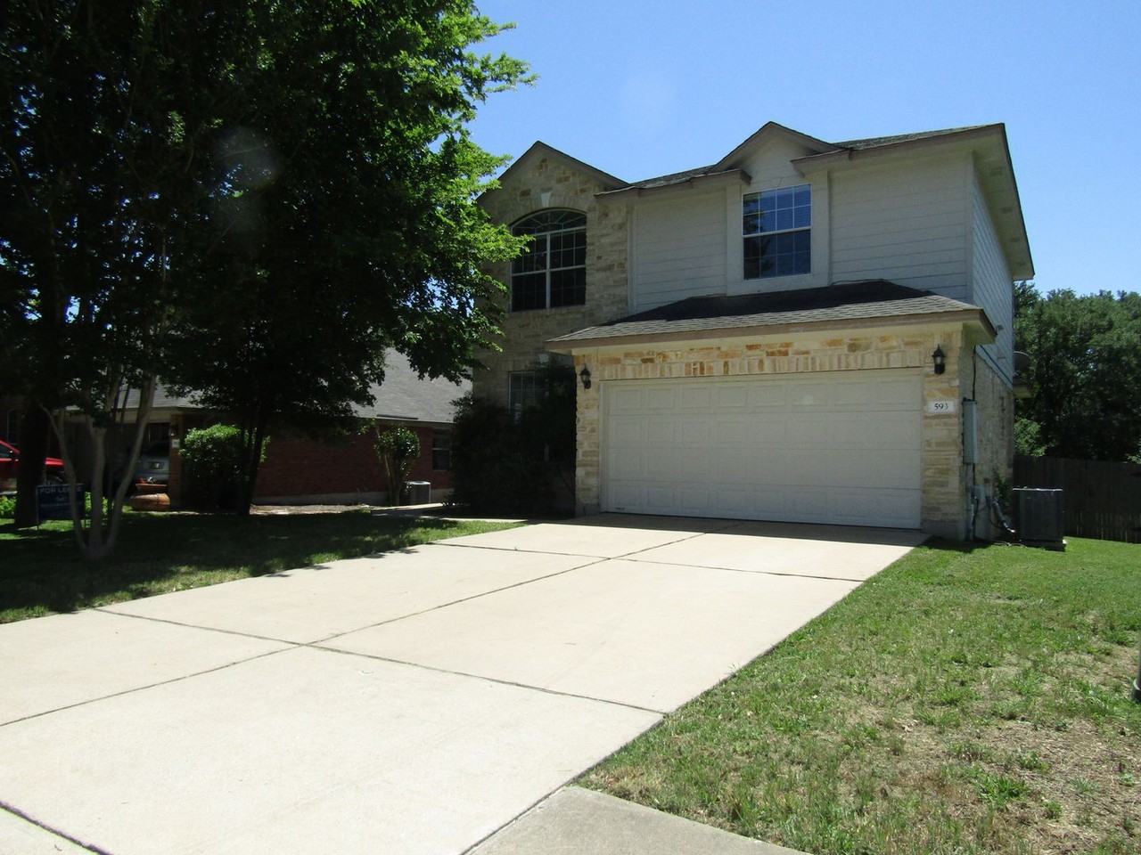 593 Cullen Blvd - Photo 2 of 33