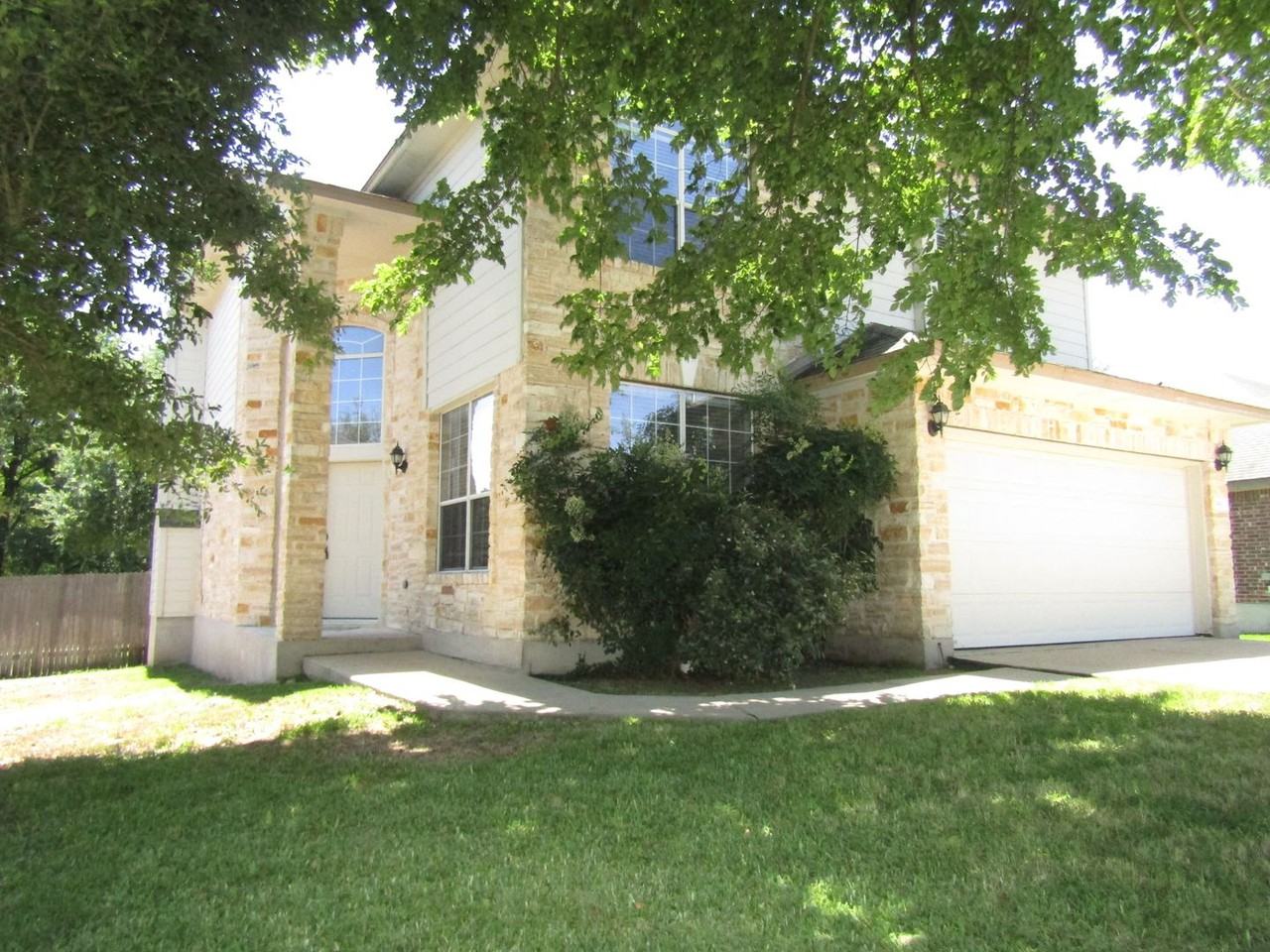 593 Cullen Blvd - Photo 3 of 33