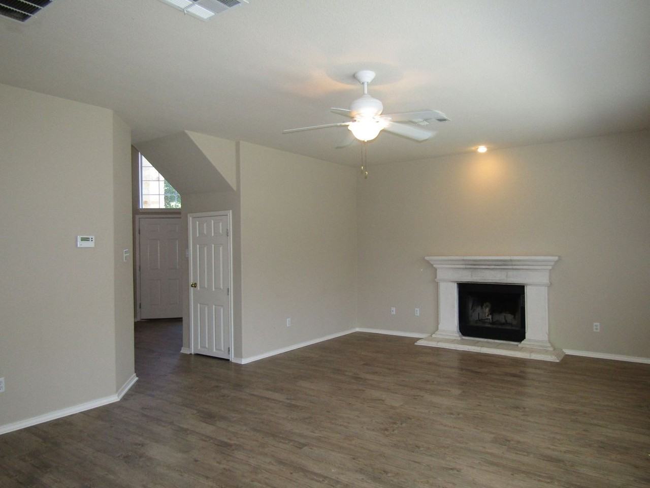 593 Cullen Blvd - Photo 5 of 33