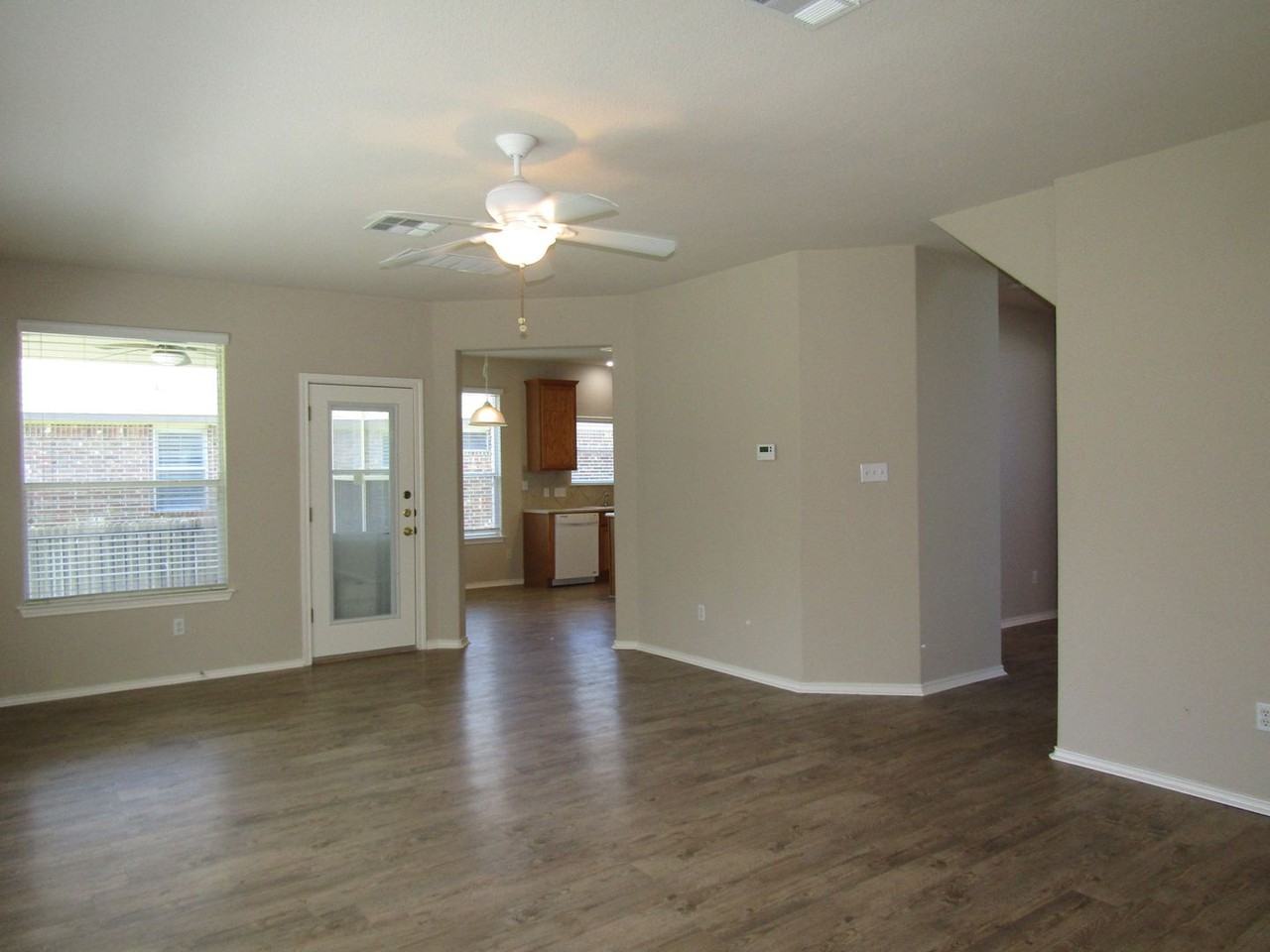 593 Cullen Blvd - Photo 6 of 33