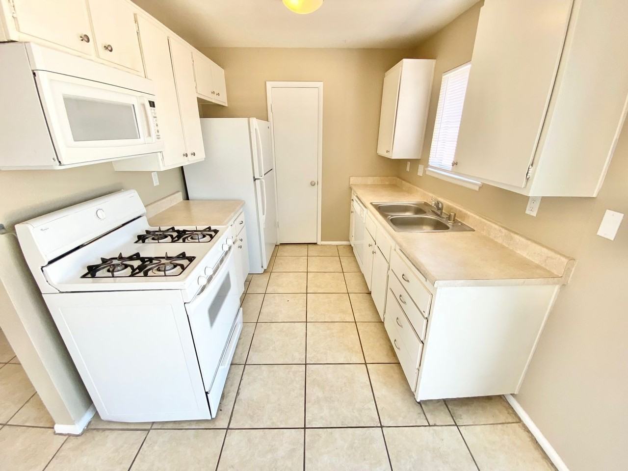 3576 Covey Ln - Photo 4 of 21