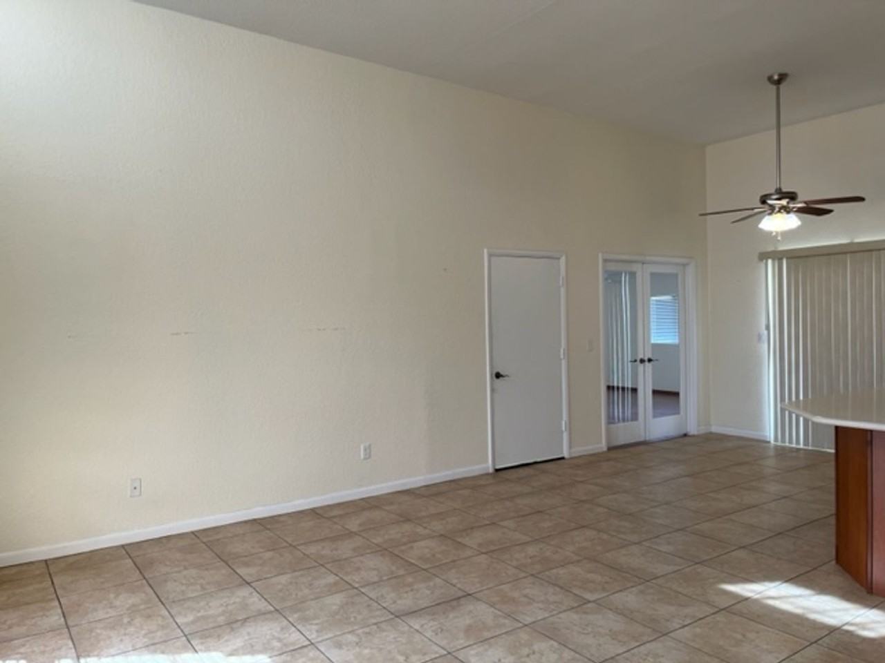 2425 Seabring Dr - Photo 2 of 11