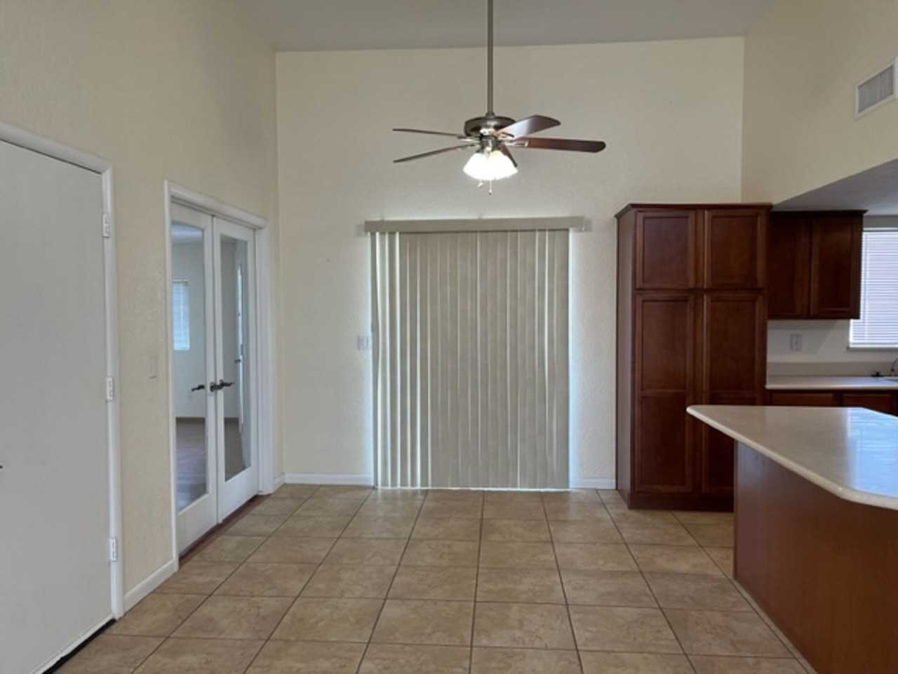 2425 Seabring Dr - Photo 3 of 11