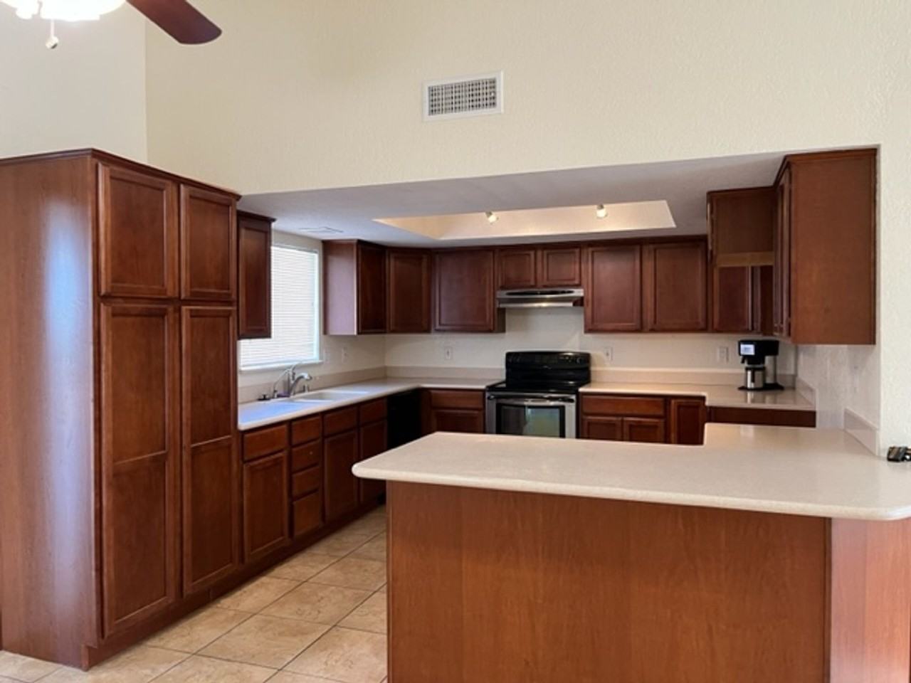 2425 Seabring Dr - Photo 4 of 11
