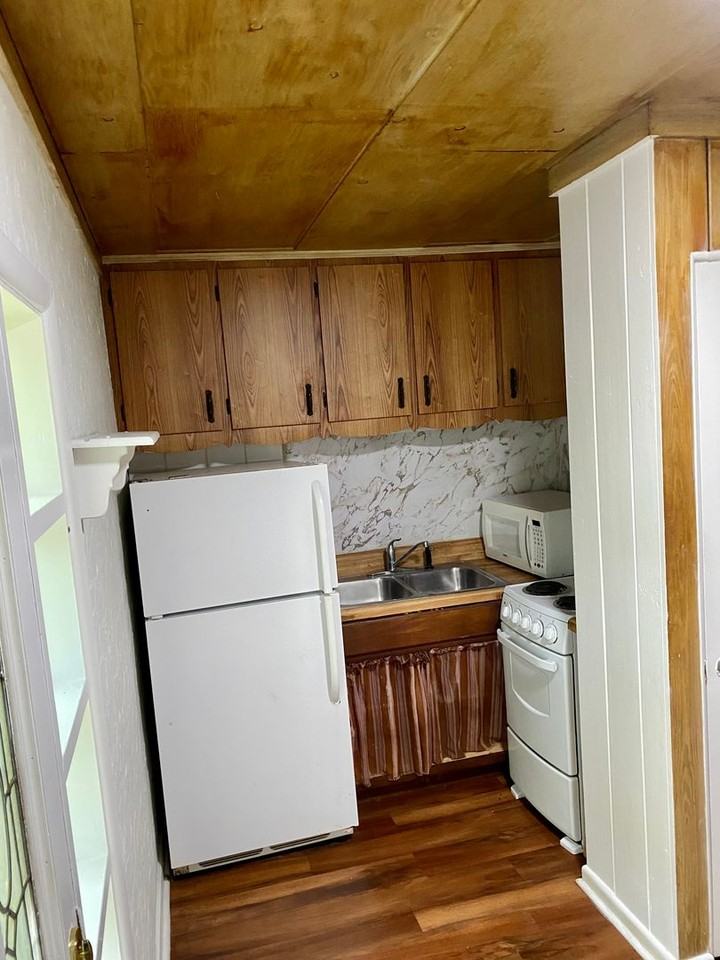 3255 Clemwood Dr #E1 - Photo 3 of 8