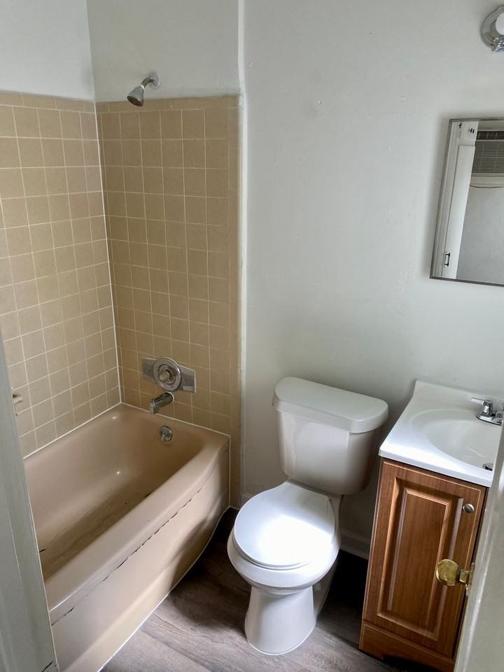 3255 Clemwood Dr #E1 - Photo 7 of 8