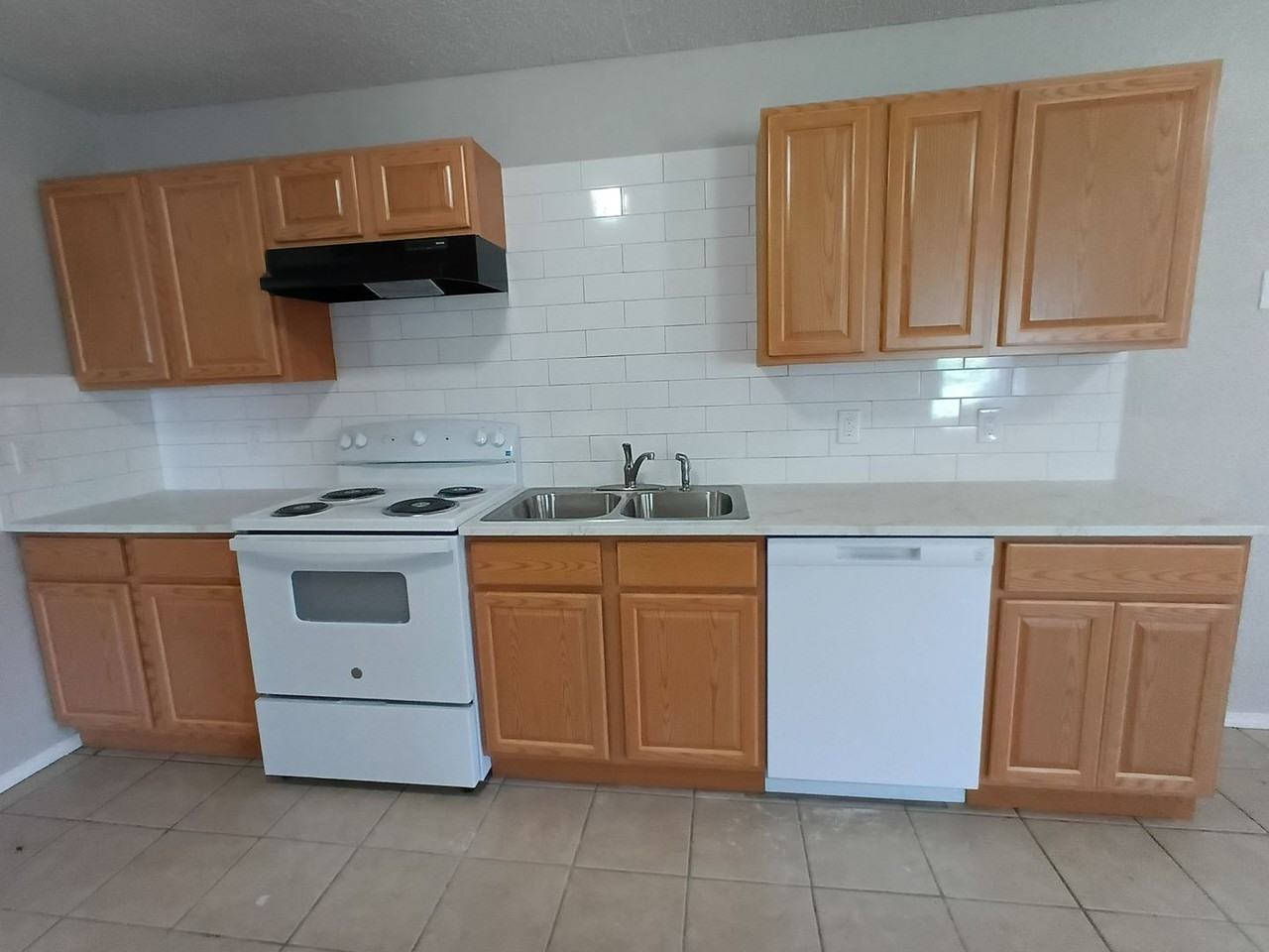 1020 N Spencer Rd - Photo 5 of 18